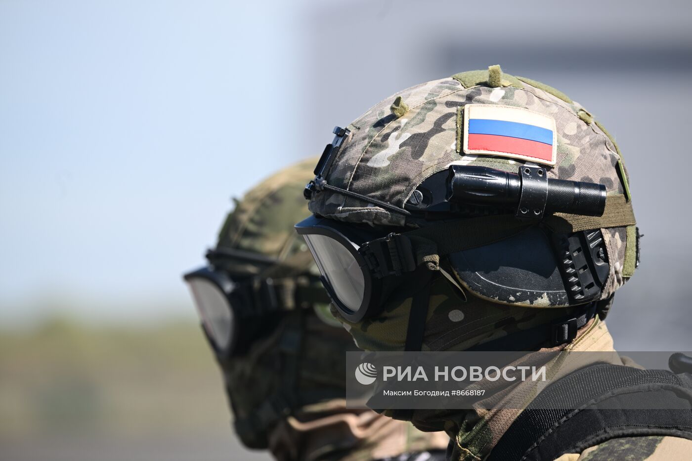 Занятия спецназа Росгвардии по беспарашютному десантированию с вертолета