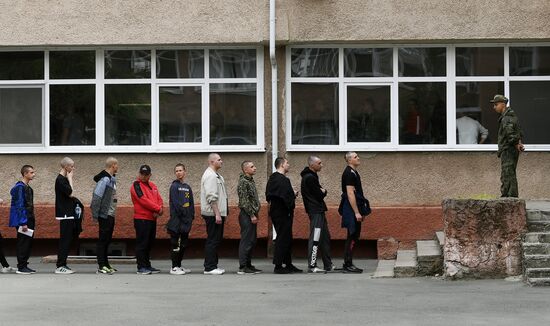 Отправка призывников на службу в ВС РФ