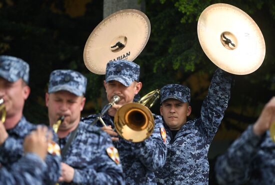 Отправка призывников на службу в ВС РФ