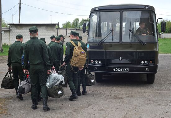 Отправка призывников на службу в ВС РФ