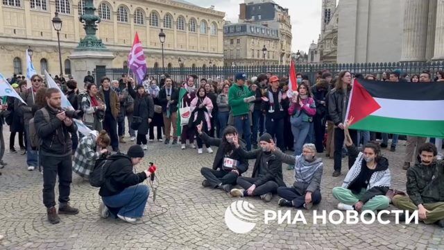 Разгон студентов на акции протеста в Париже