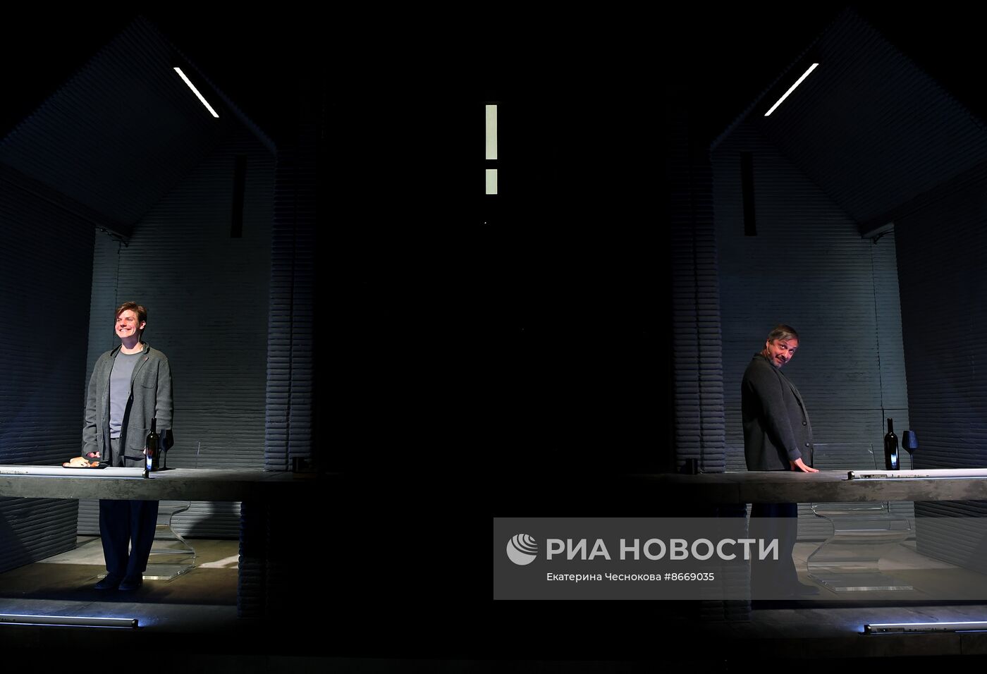 Спектакль "Стоики" в театре МХТ им. А.П. Чехова