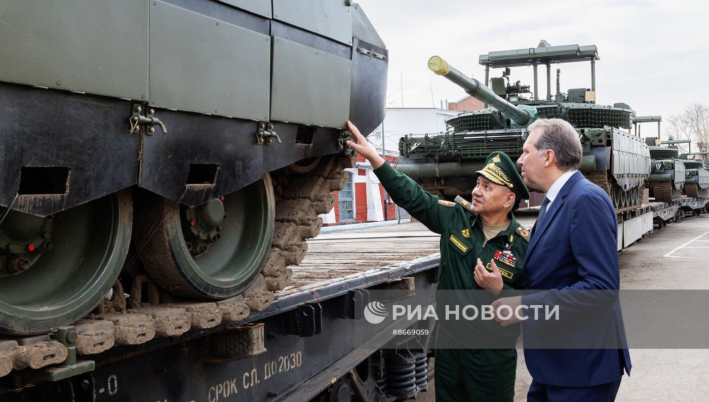 С. Шойгу проверил выполнение гособоронзаказа предприятием ОПК в Омской области