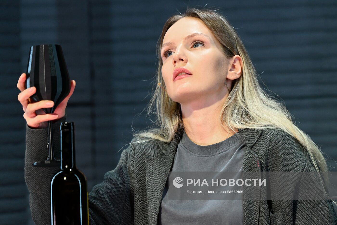 Спектакль "Стоики" в театре МХТ им. А.П. Чехова