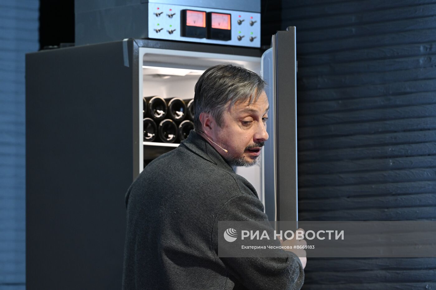 Спектакль "Стоики" в театре МХТ им. А.П. Чехова