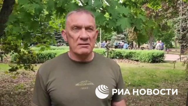 Ветераны, пограничники, кадеты и их преподаватели присоединились к благоустройству памятников в Луганске
