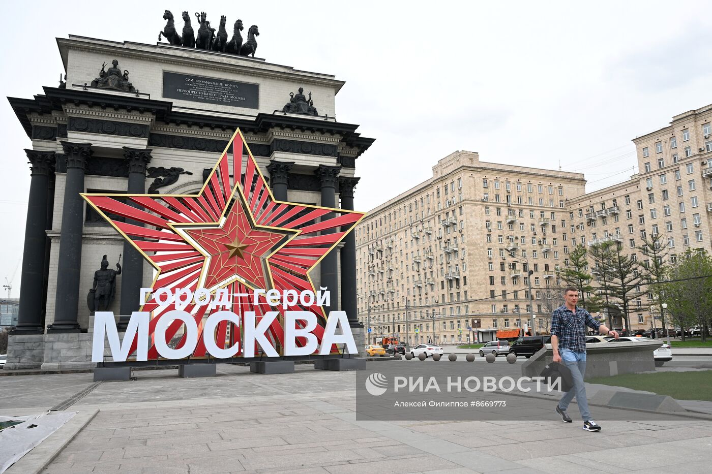 Праздничное оформление Москвы к Дню Победы