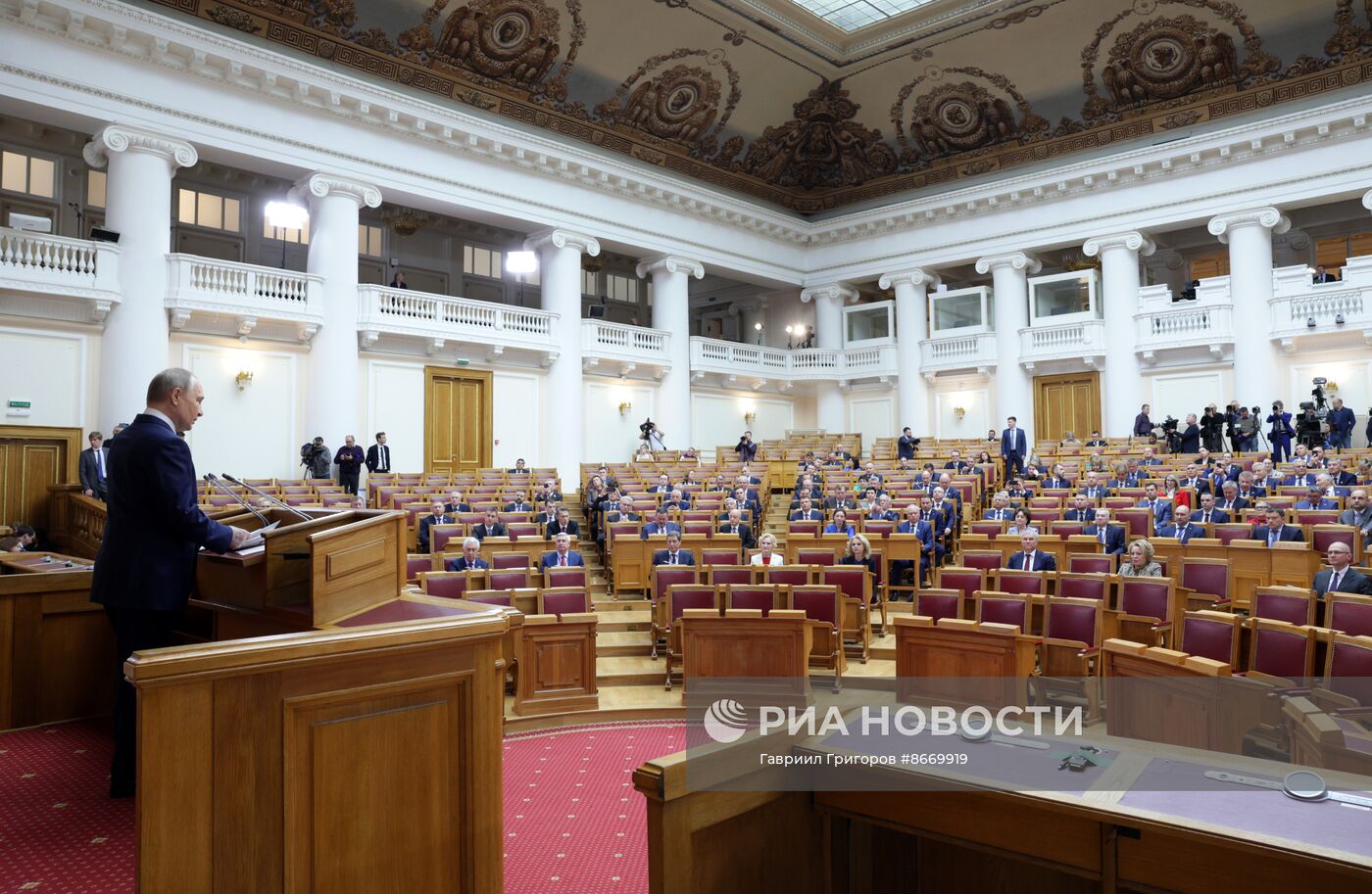 Президент Владимир Путин принял участие в заседании Совета законодателей РФ