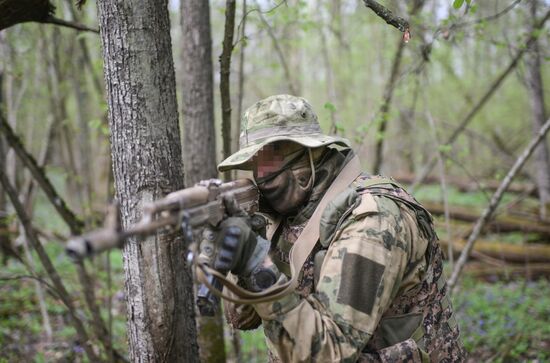 Занятия на курсах НВП  "Рокот" для добровольцев и контрактников