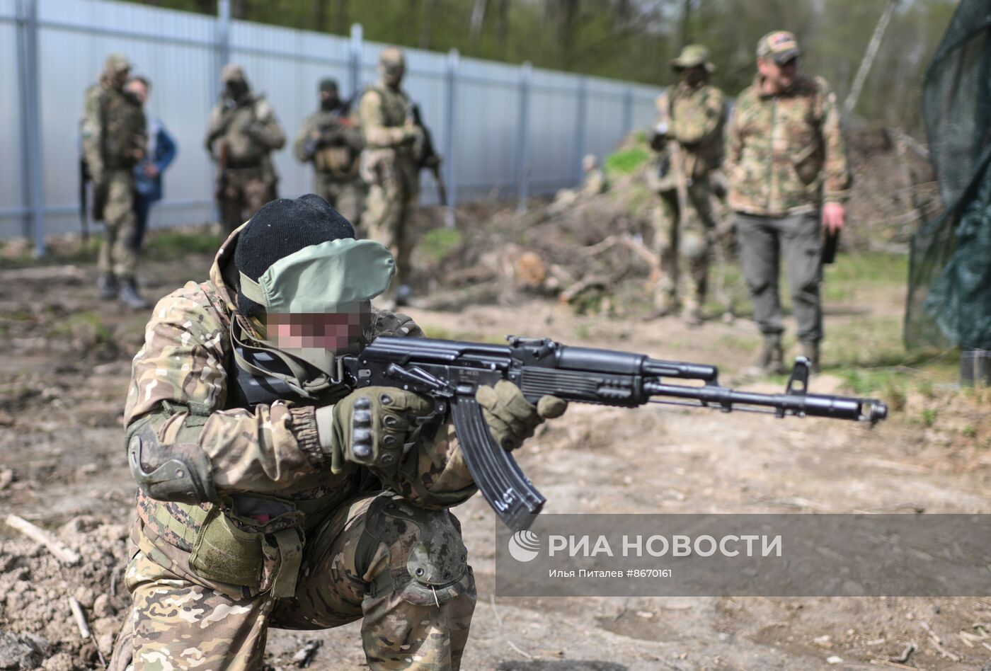 Занятия на курсах ЦСТ НВП  "Рокот" для добровольцев и контрактников