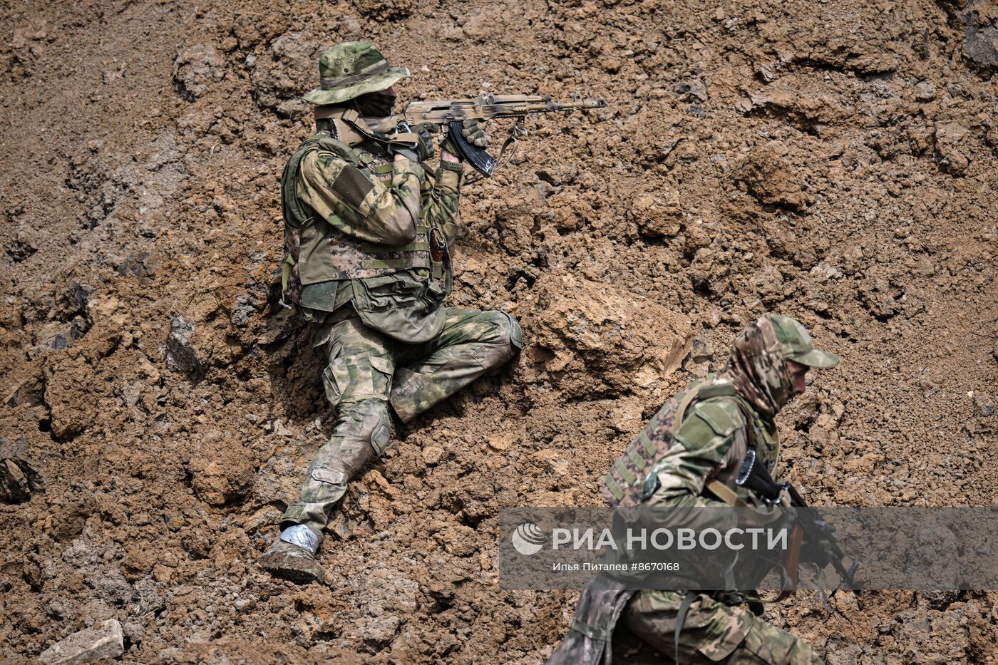 Занятия на курсах ЦСТ НВП  "Рокот" для добровольцев и контрактников