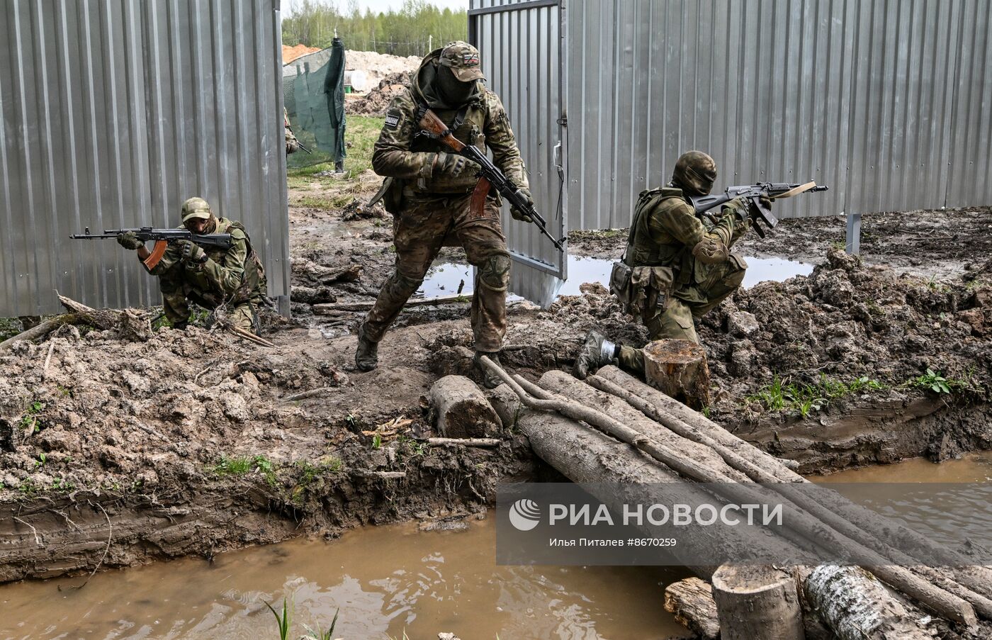 Занятия на курсах ЦСТ НВП  "Рокот" для добровольцев и контрактников