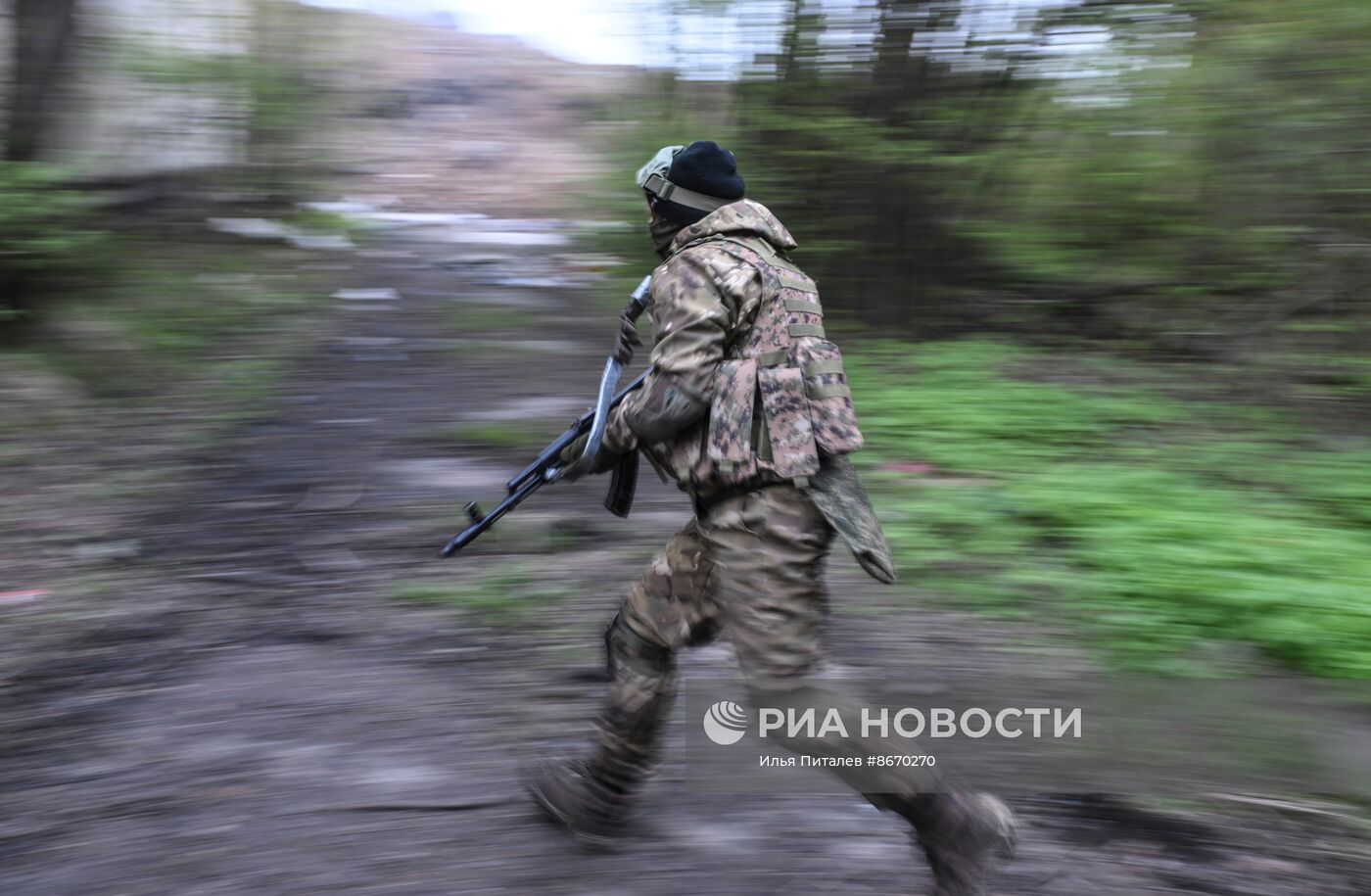 Занятия на курсах ЦСТ НВП  "Рокот" для добровольцев и контрактников