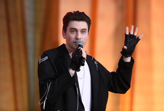 Выставка "Россия". Сольный концерт артиста АЙВАН