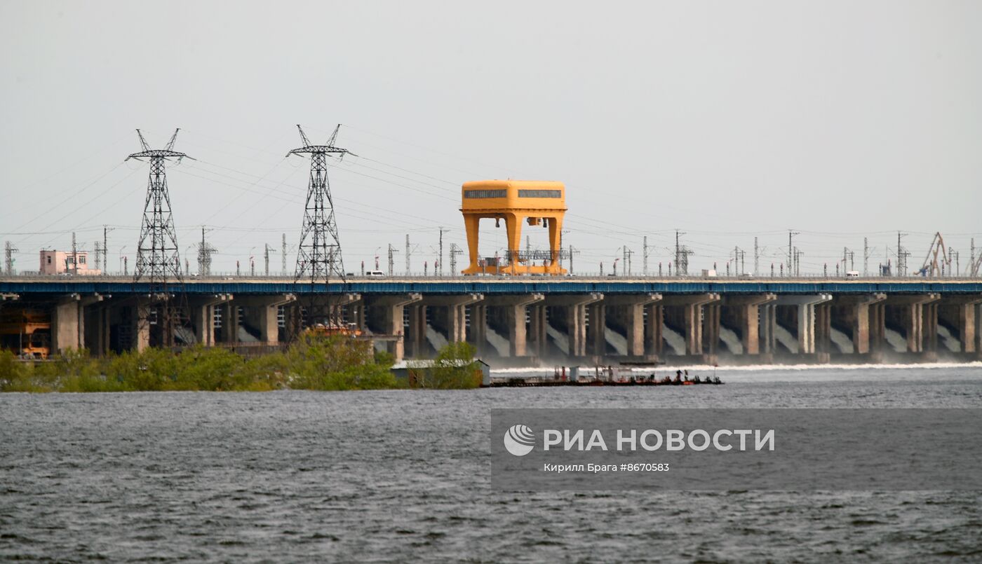 Сброс воды на Волжской ГЭС