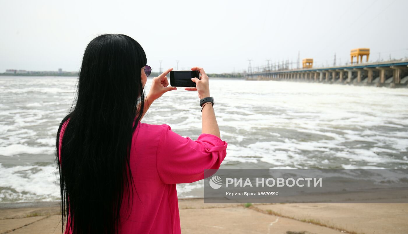 Сброс воды на Волжской ГЭС