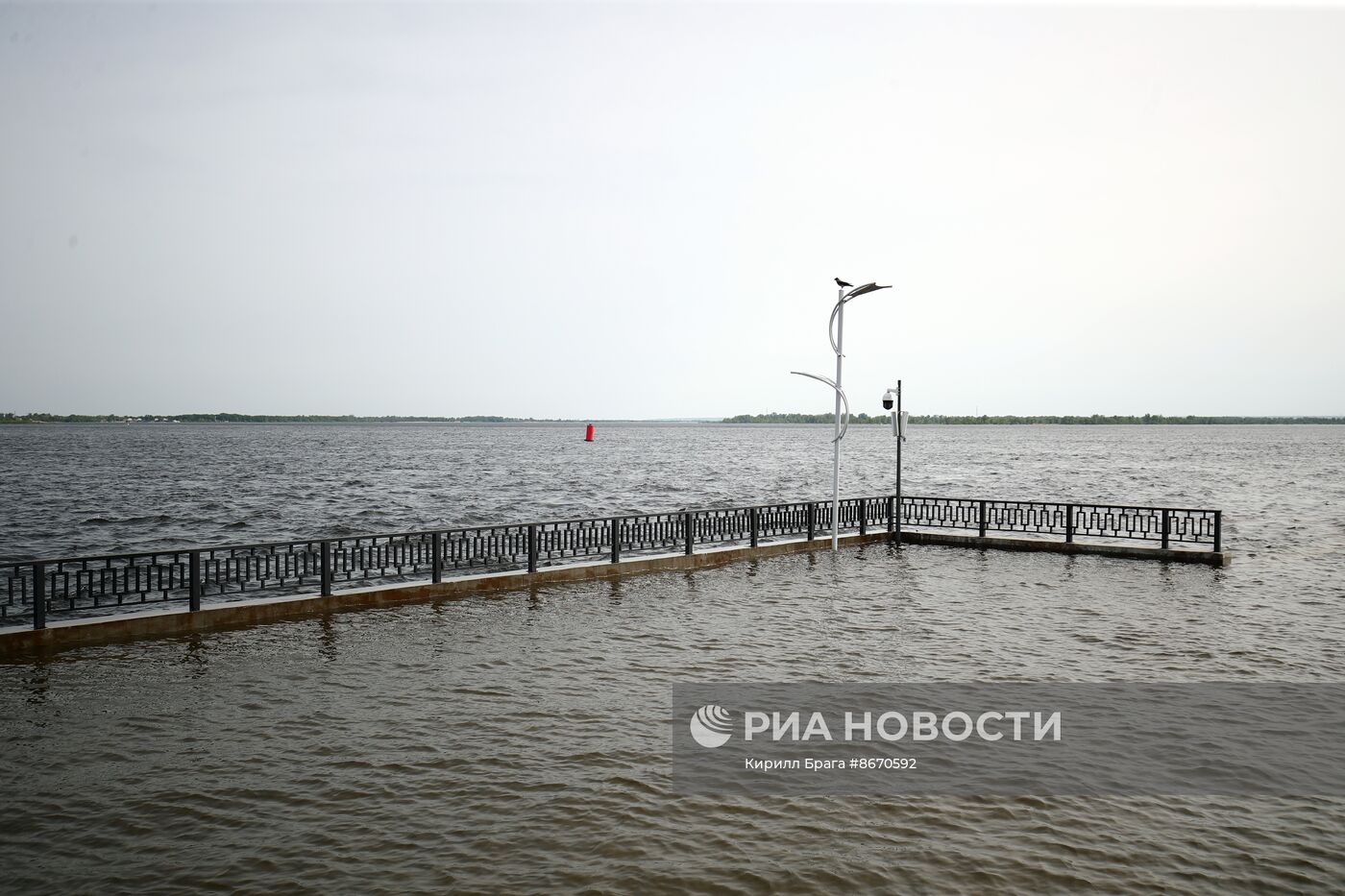 Сброс воды на Волжской ГЭС