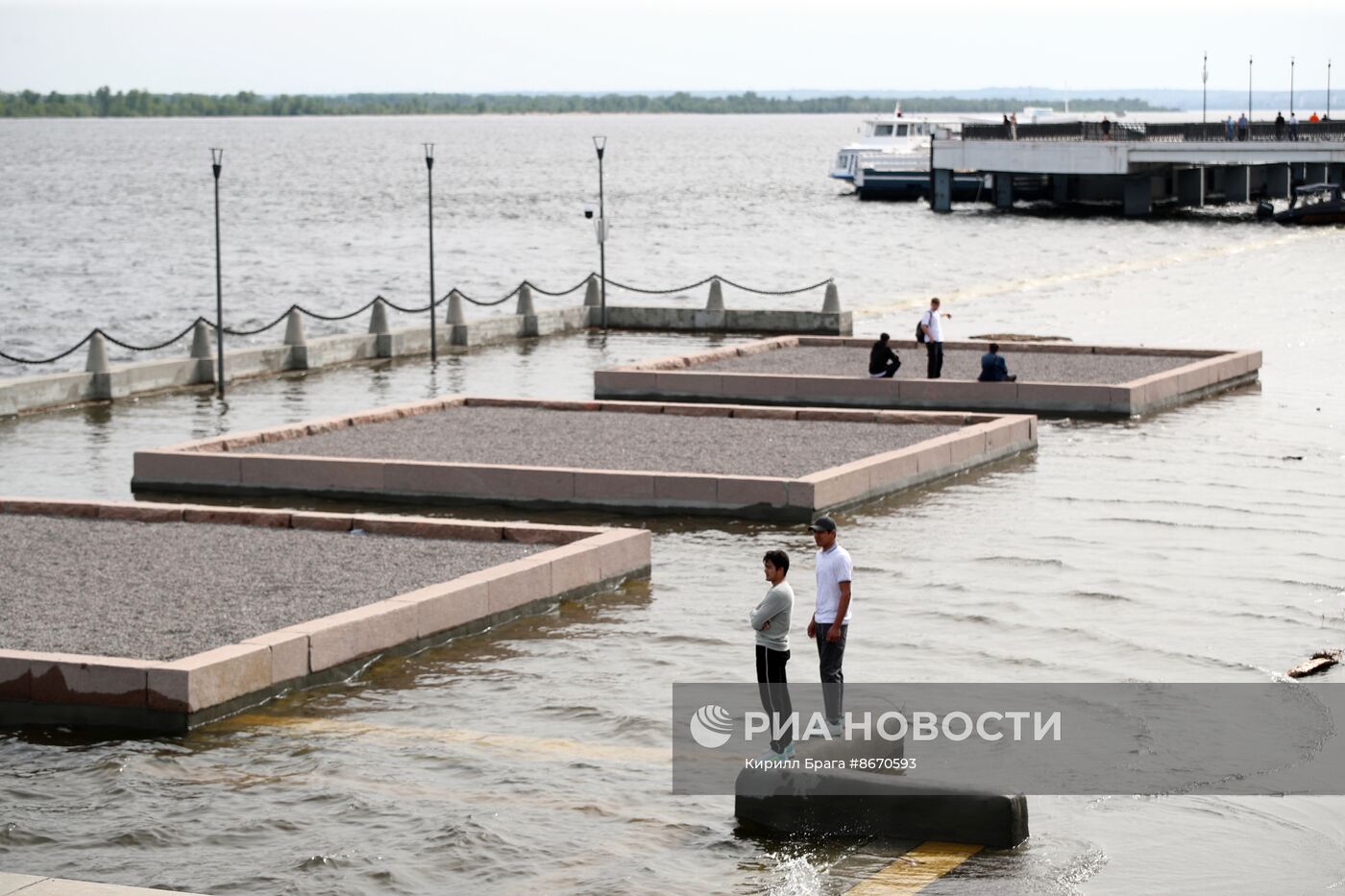 Сброс воды на Волжской ГЭС