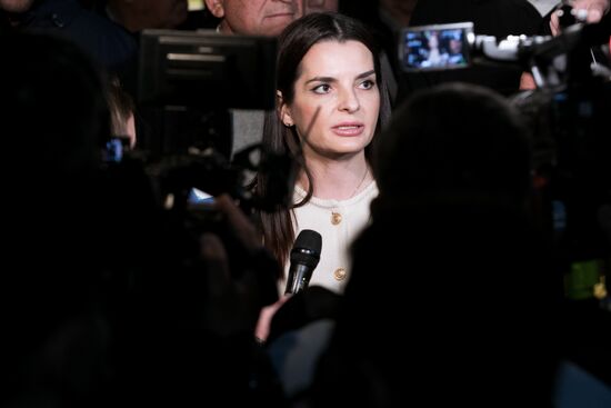 Встреча главы Гагаузии Евгении Гуцул в аэропорту Кишинева