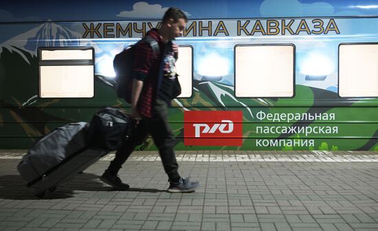 Первый рейс туристического поезда "Жемчужина Кавказа" в обновленном составе