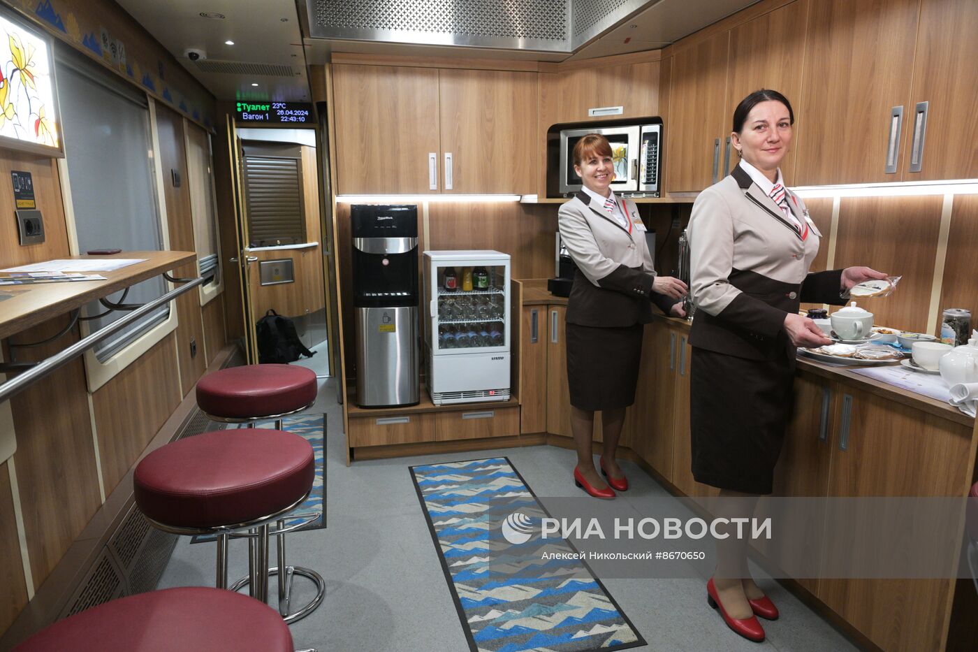 Первый рейс туристического поезда "Жемчужина Кавказа" в обновленном составе