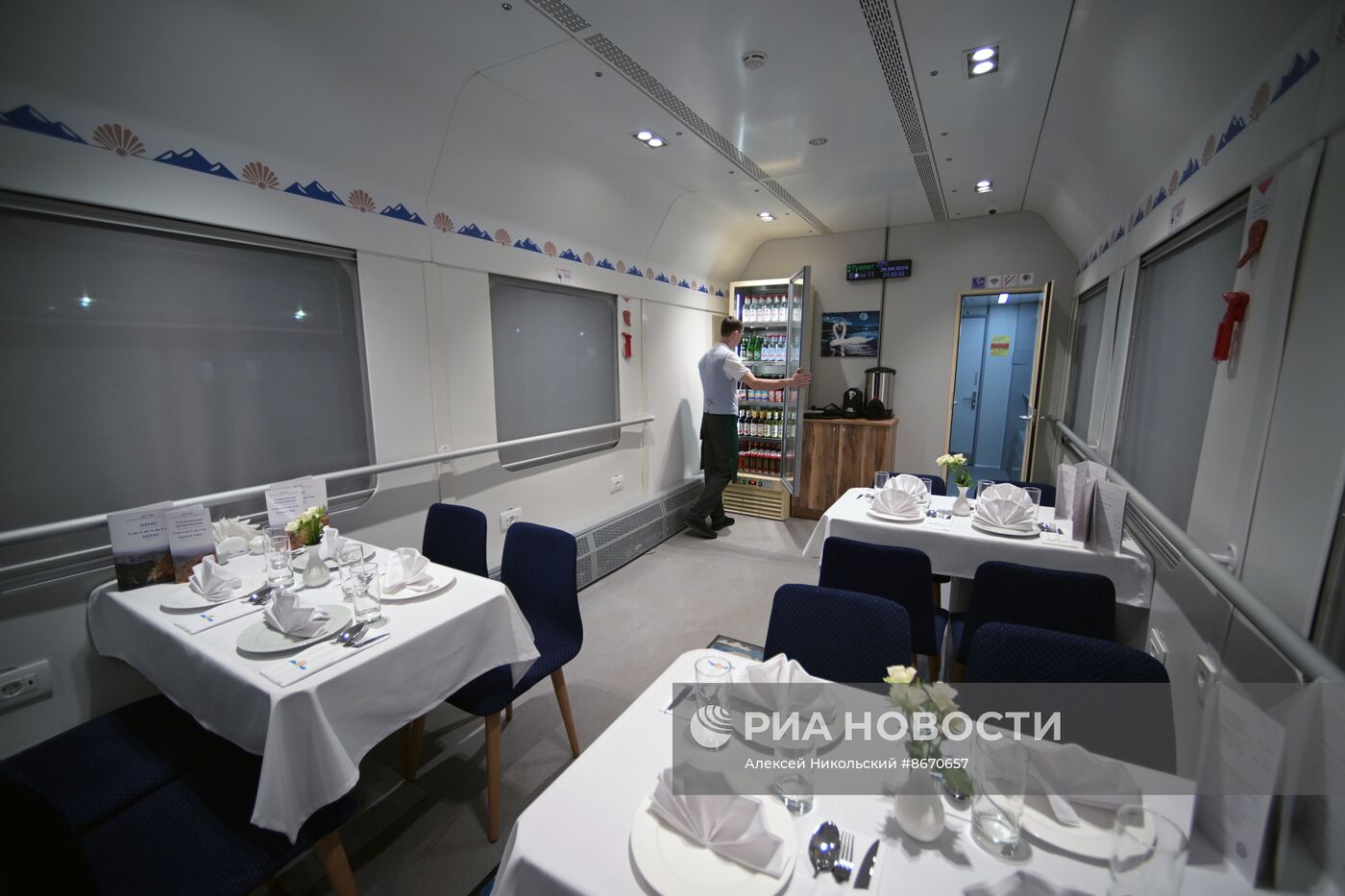 Первый рейс туристического поезда "Жемчужина Кавказа" в обновленном составе