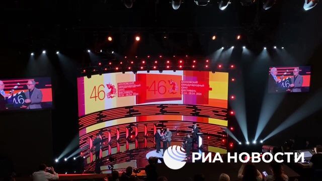 Михалков и Урсуляк на торжественном закрытии ММКФ