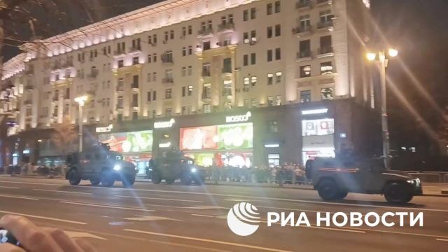 Военная техника на Тверской улице в рамках репетиции парада Победы