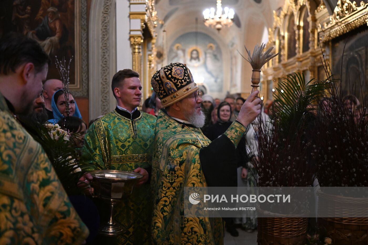 Освящение верб накануне Вербного воскресенья