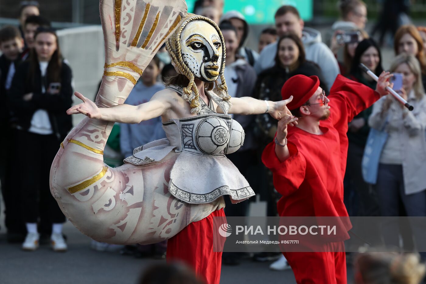 Выставка "Россия". Спектакль "Как Царь Петр чего-нибудь там"