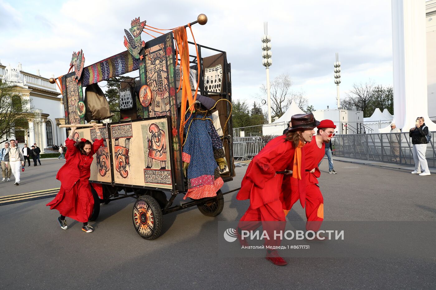 Выставка "Россия". Спектакль "Как Царь Петр чего-нибудь там"