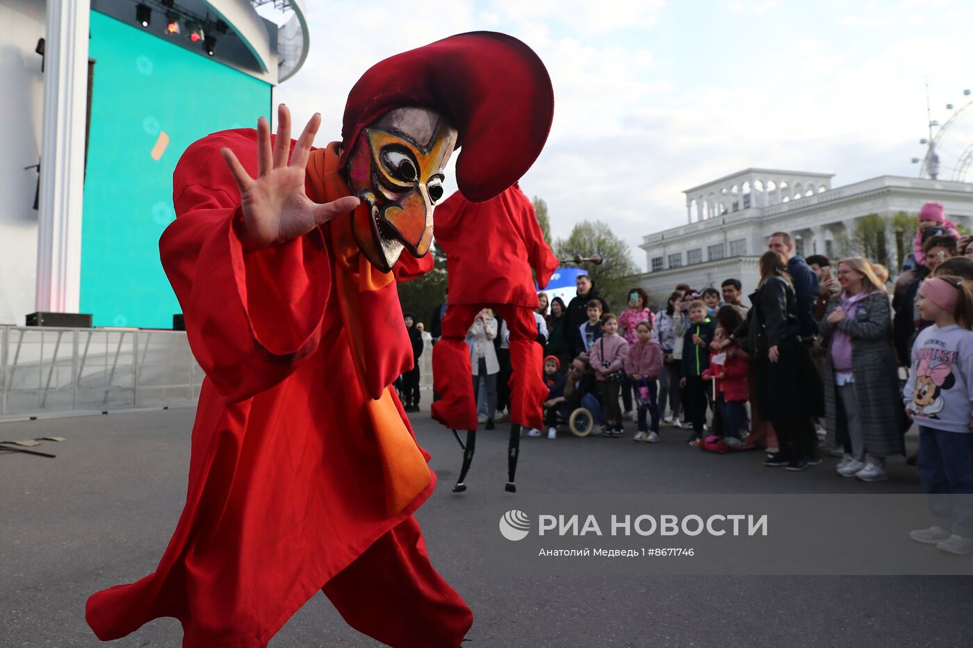 Выставка "Россия". Спектакль "Как Царь Петр чего-нибудь там"