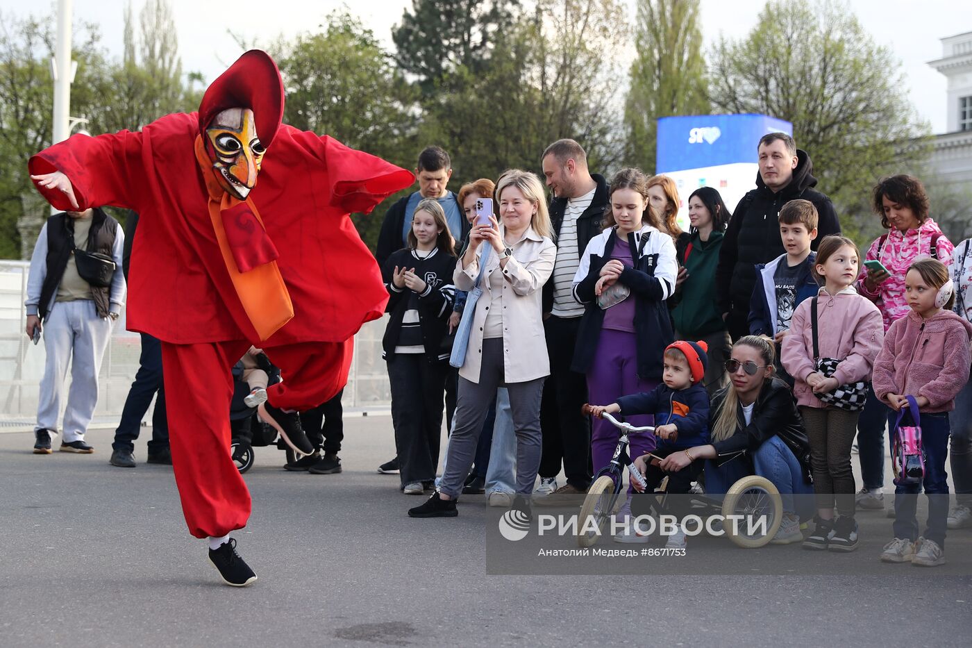 Выставка "Россия". Спектакль "Как Царь Петр чего-нибудь там"