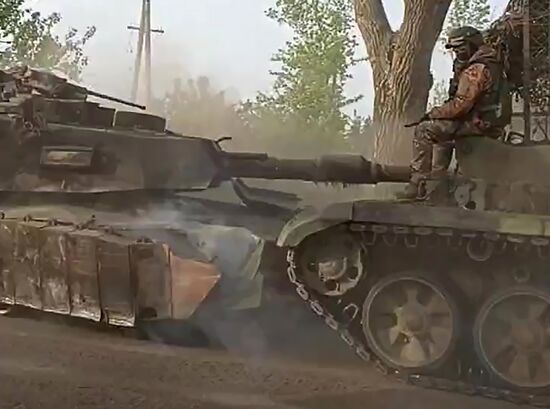 Бойцы группировки "Центр" эвакуировали первый танк Abrams c Авдеевского участка фронта