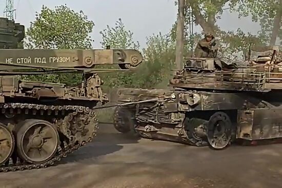 Бойцы группировки "Центр" эвакуировали первый танк Abrams c Авдеевского участка фронта