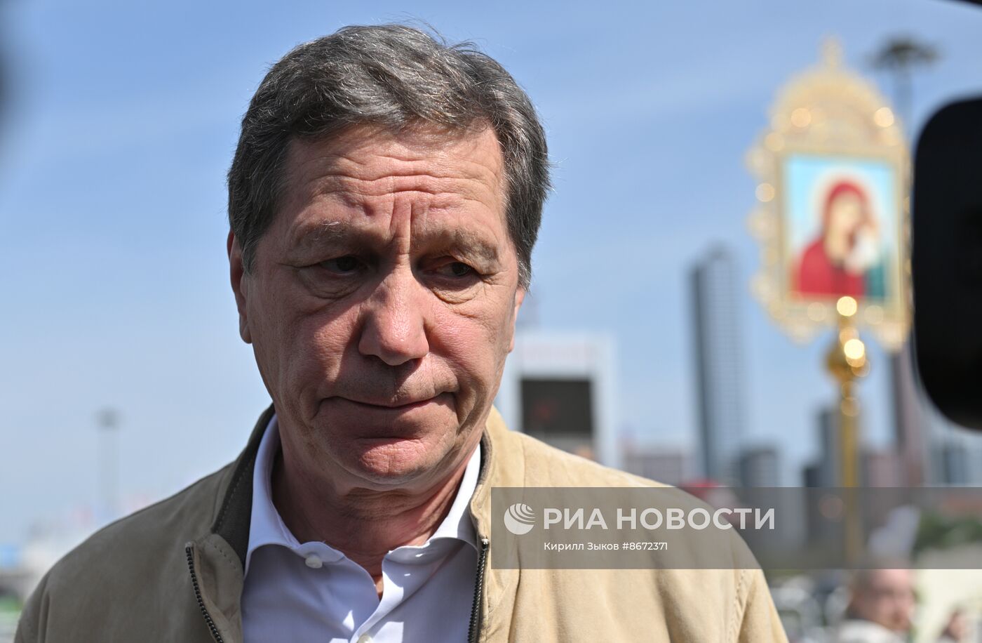 Панихида у "Крокус Сити Холл" по погибшим в результате теракта