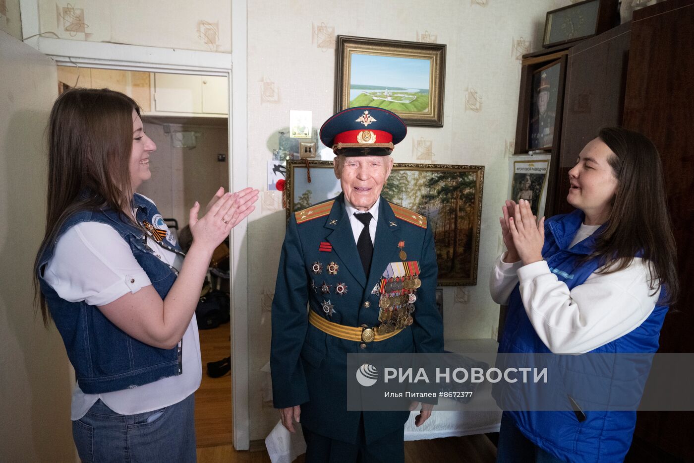 Поздравление ветеранов Великой Отечественной войны с Днём Победы