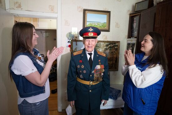 Поздравление ветеранов Великой Отечественной войны с Днём Победы