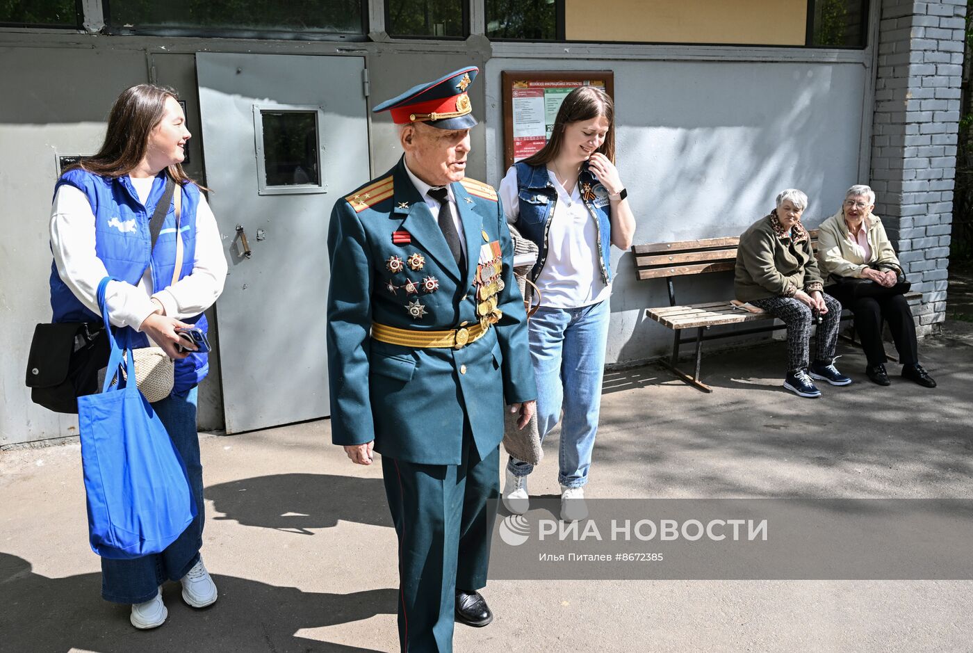 Поздравление ветеранов Великой Отечественной войны с Днём Победы