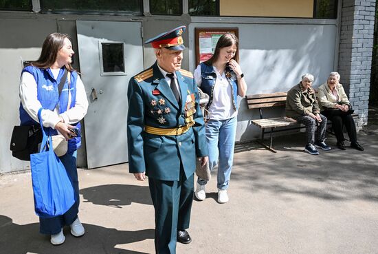 Поздравление ветеранов Великой Отечественной войны с Днём Победы