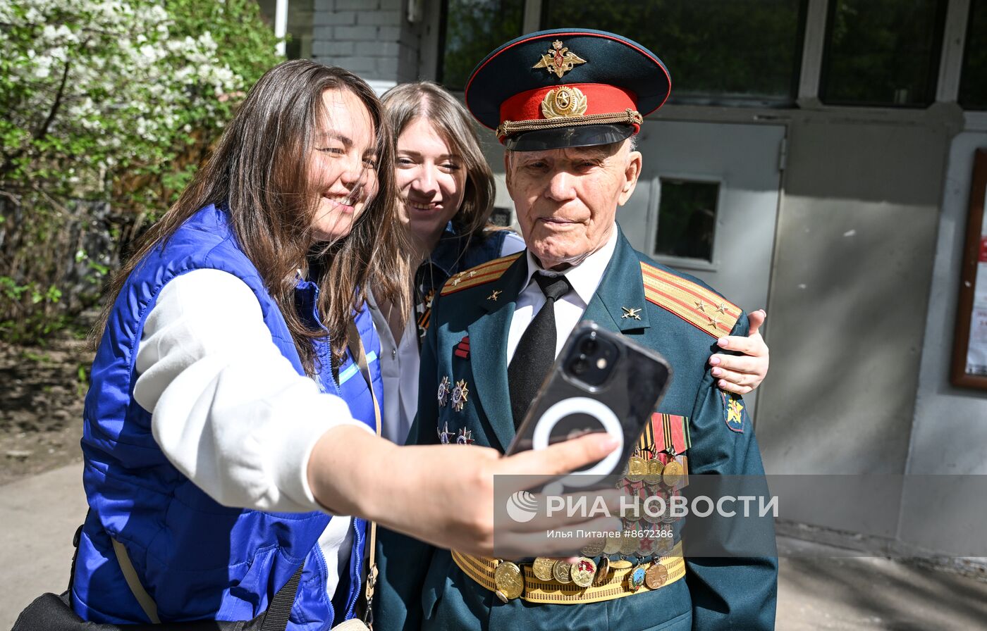 Поздравление ветеранов Великой Отечественной войны с Днём Победы