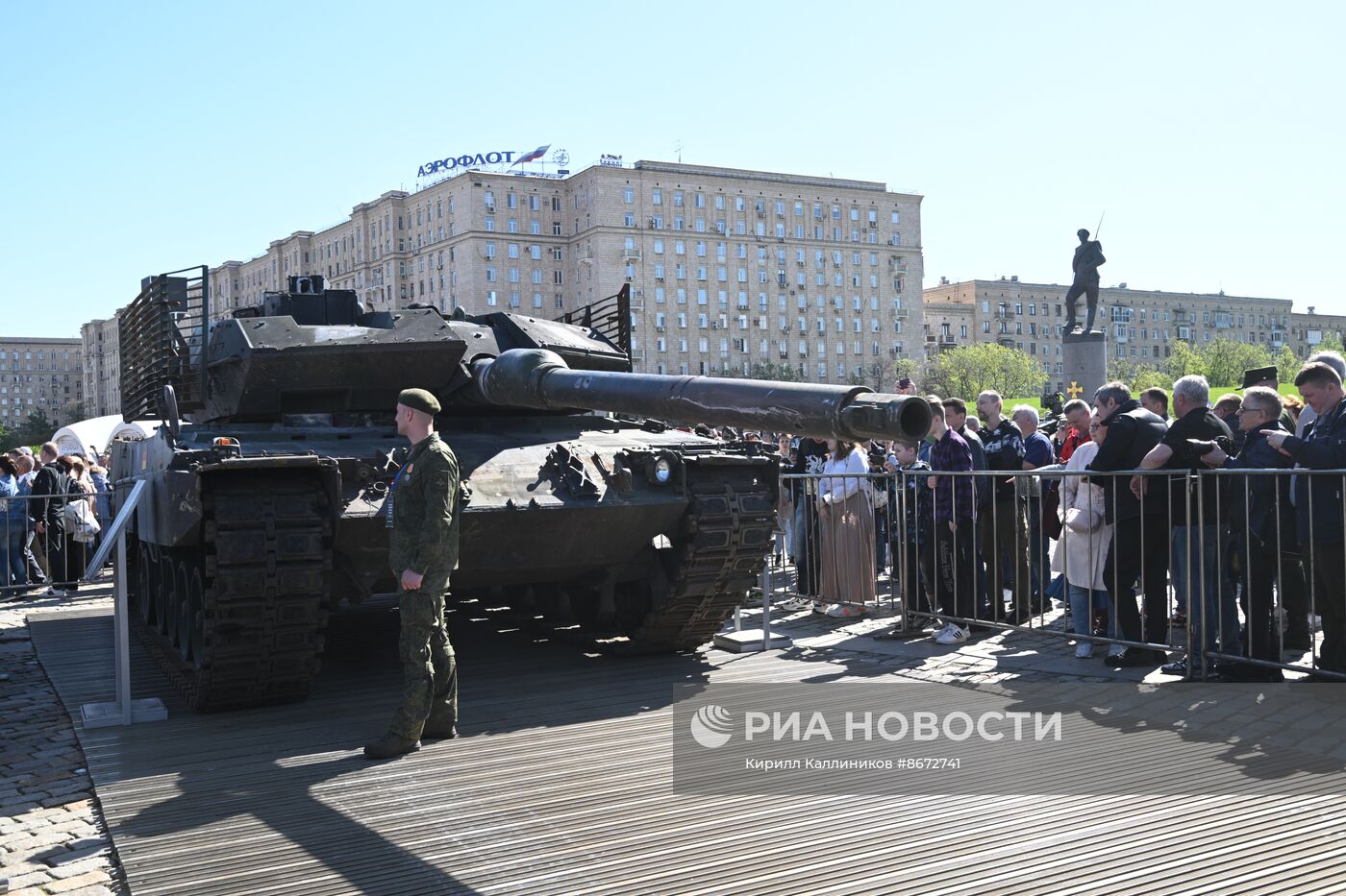 Выставка трофейного вооружения и техники на Поклонной горе