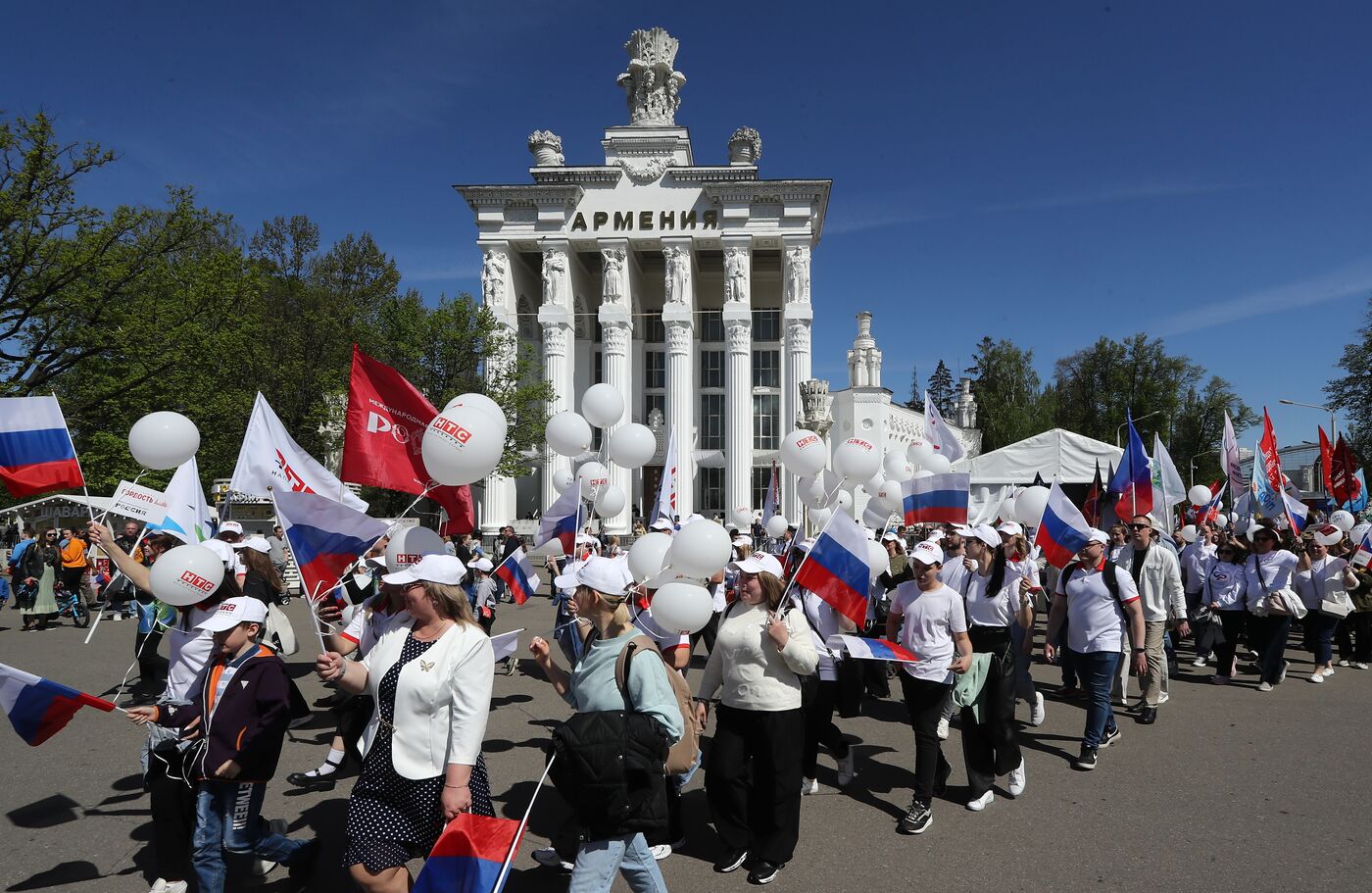 Выставка "Россия". Шествие и флешмоб "Труд крут"