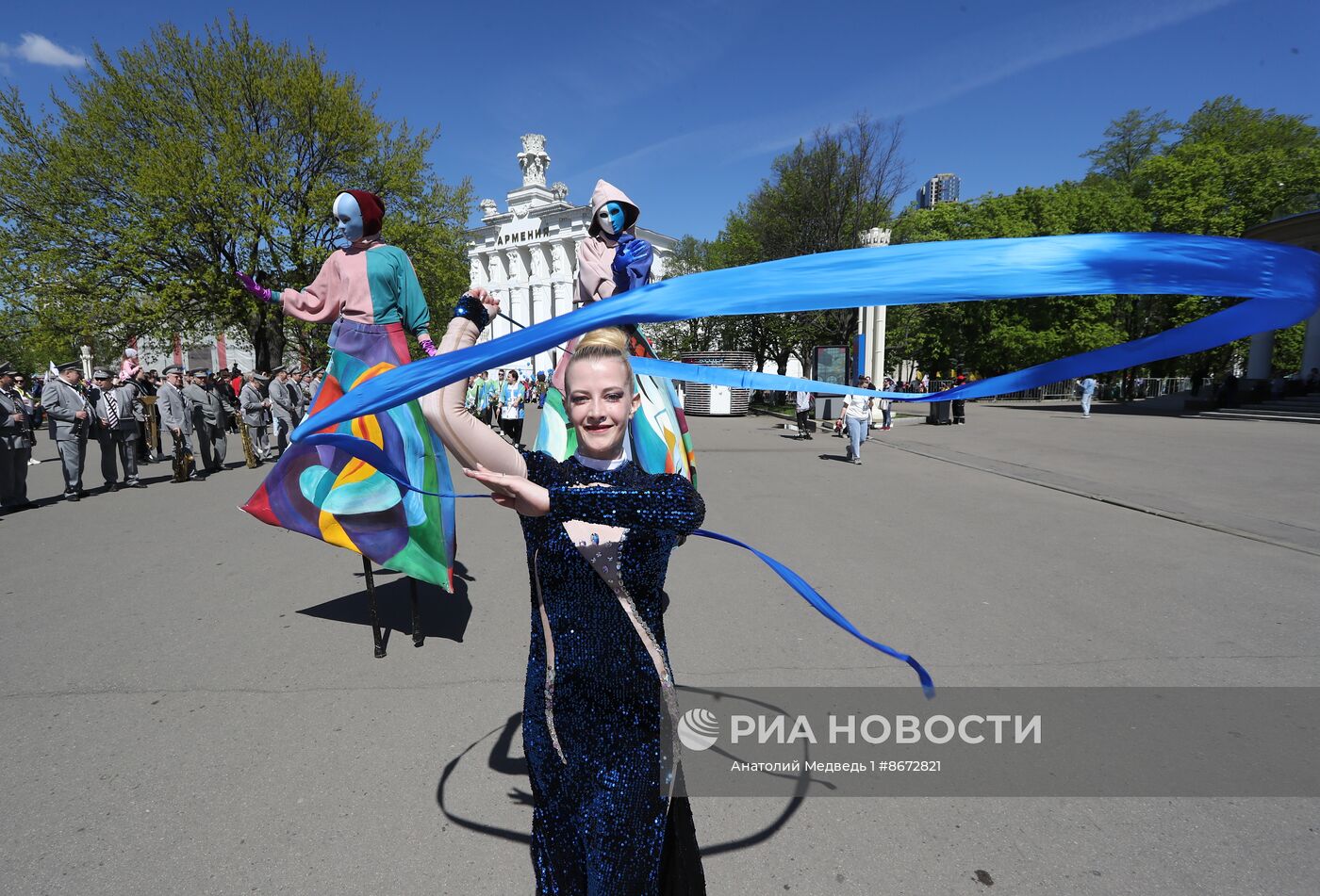 Выставка "Россия". Шествие и флешмоб "Труд крут"