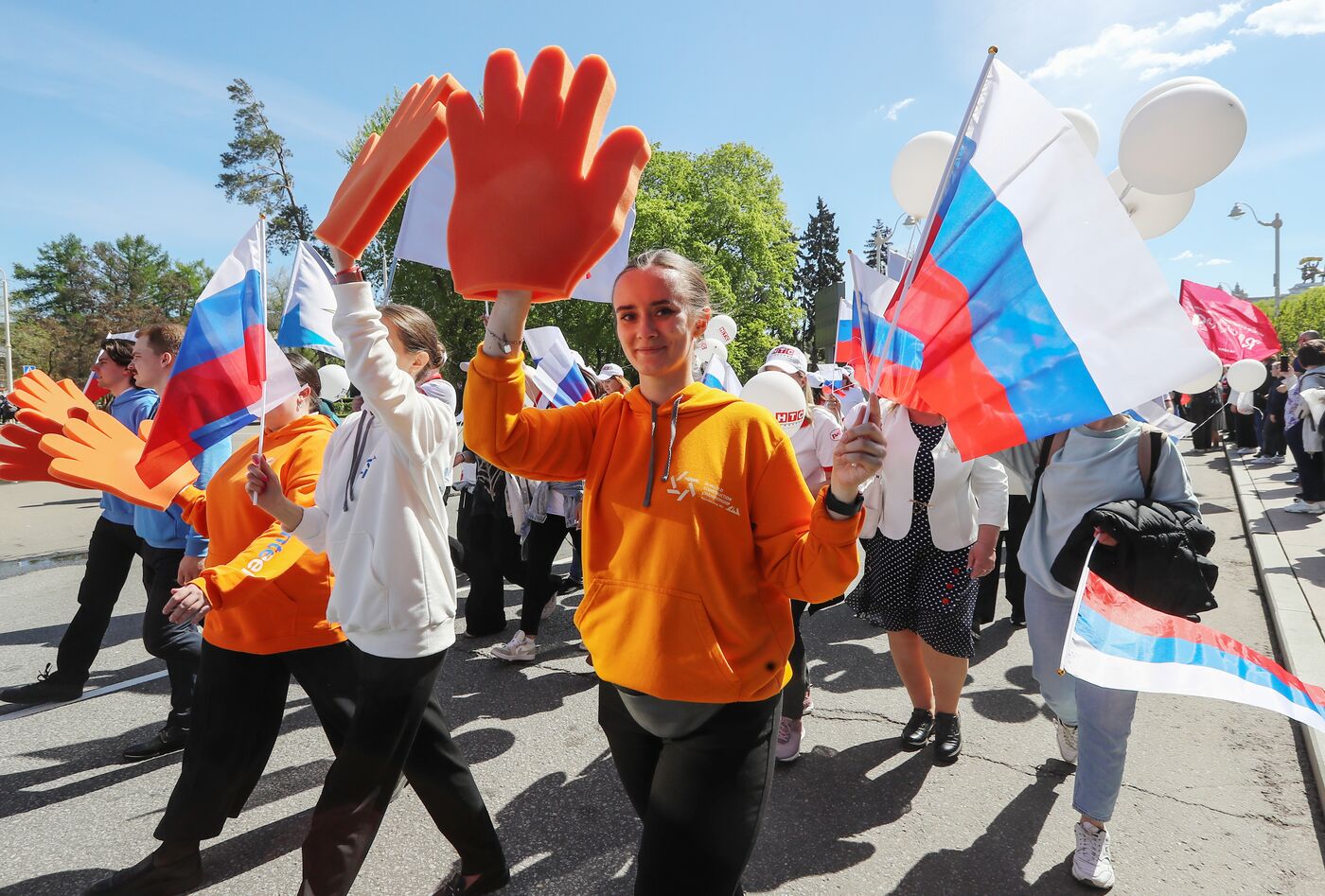 Выставка "Россия". Шествие и флешмоб "Труд крут"