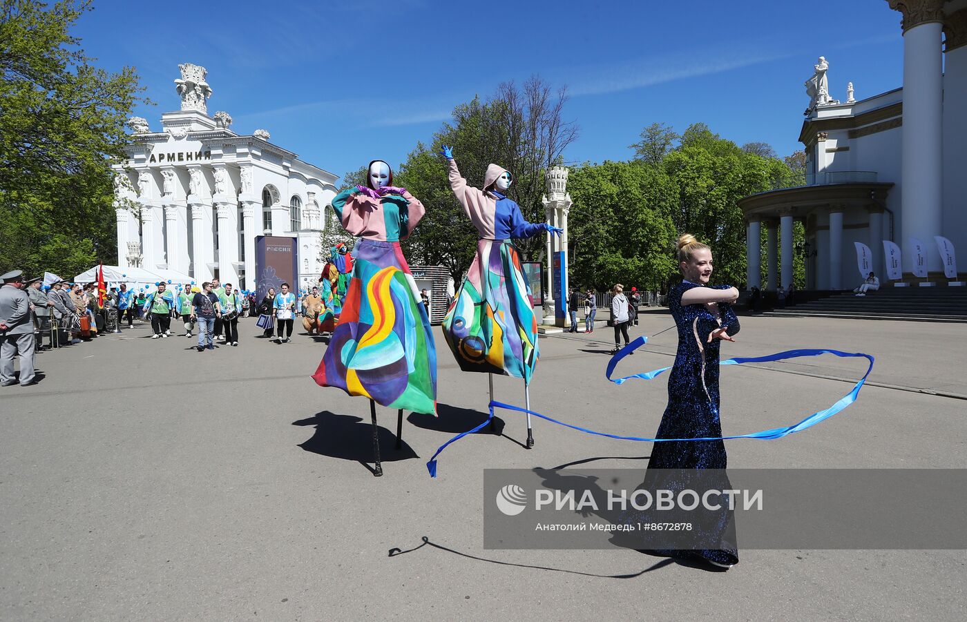 Выставка "Россия". Шествие и флешмоб "Труд крут"