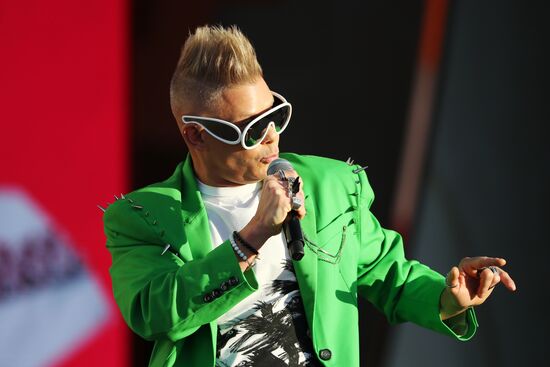 Выставка "Россия". Концерт "Мир. Труд. Май. Перезагрузка"