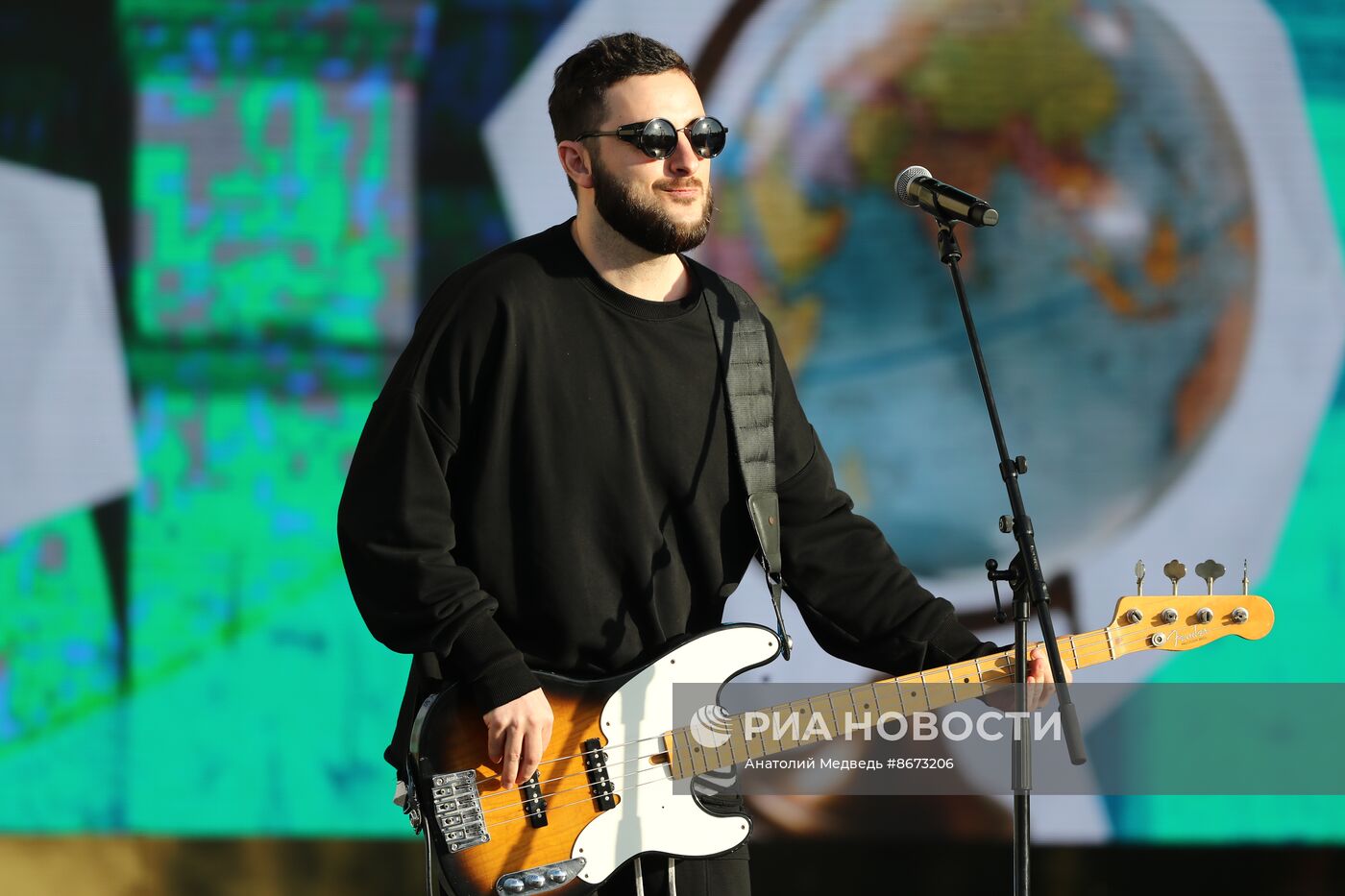 Выставка "Россия". Концерт "Мир. Труд. Май. Перезагрузка"