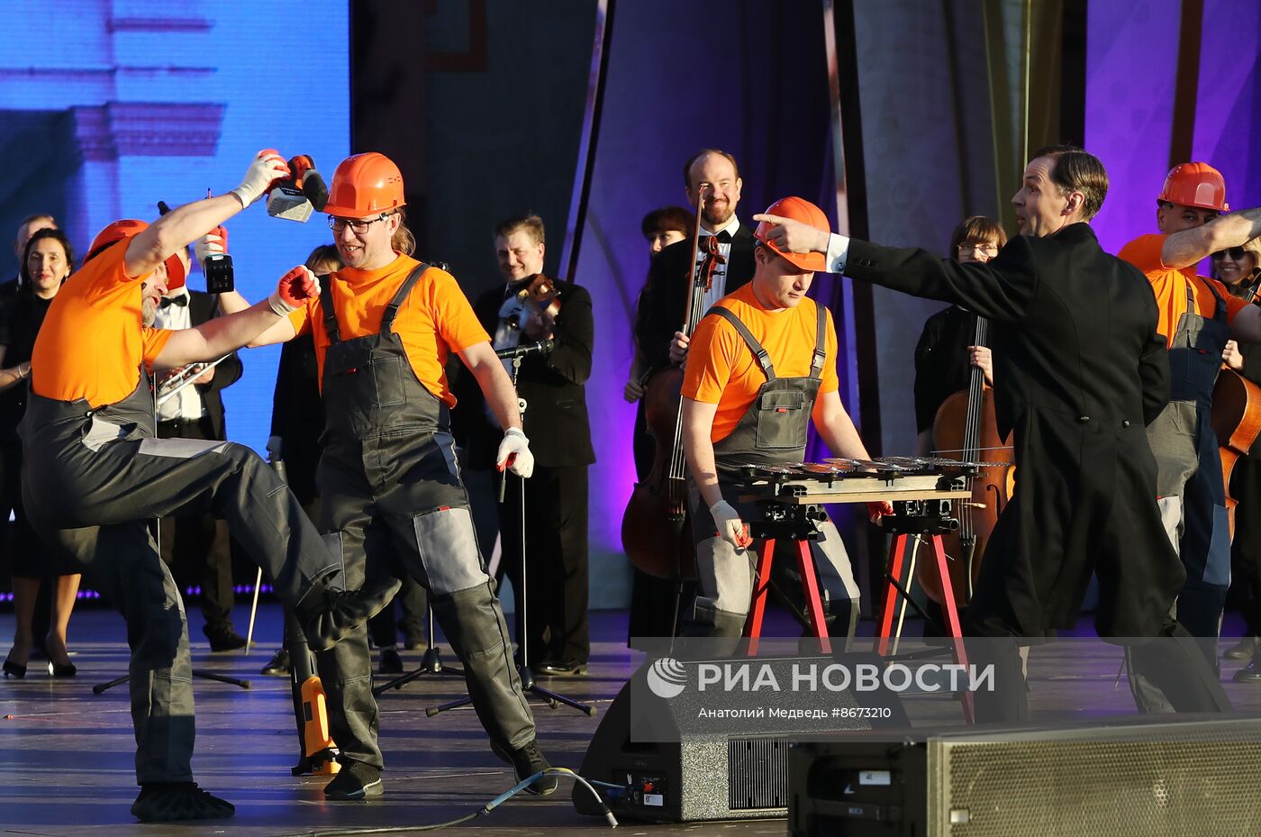 Выставка "Россия". Концерт "Мир. Труд. Май. Перезагрузка"