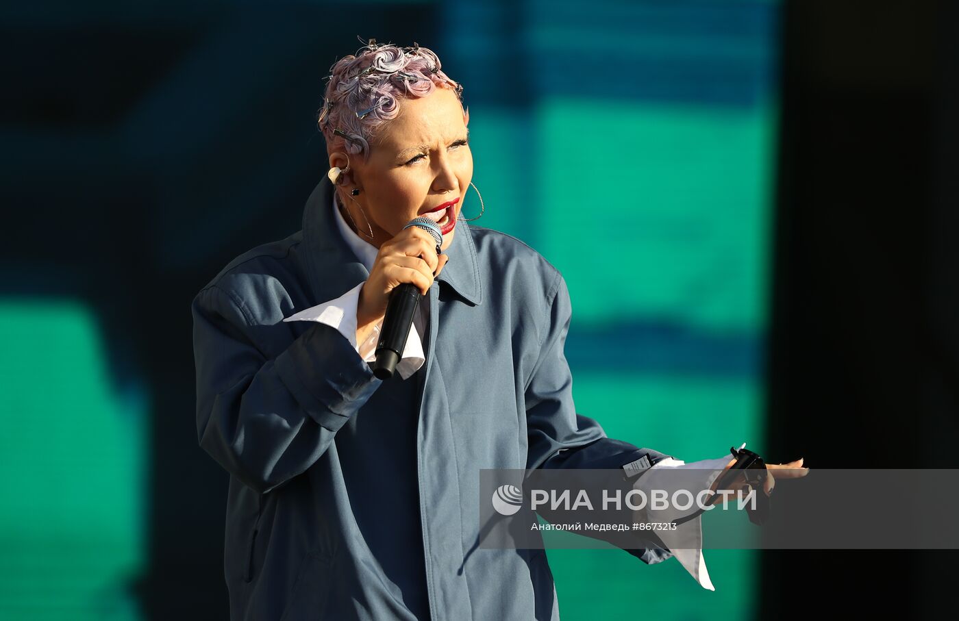 Выставка "Россия". Концерт "Мир. Труд. Май. Перезагрузка"